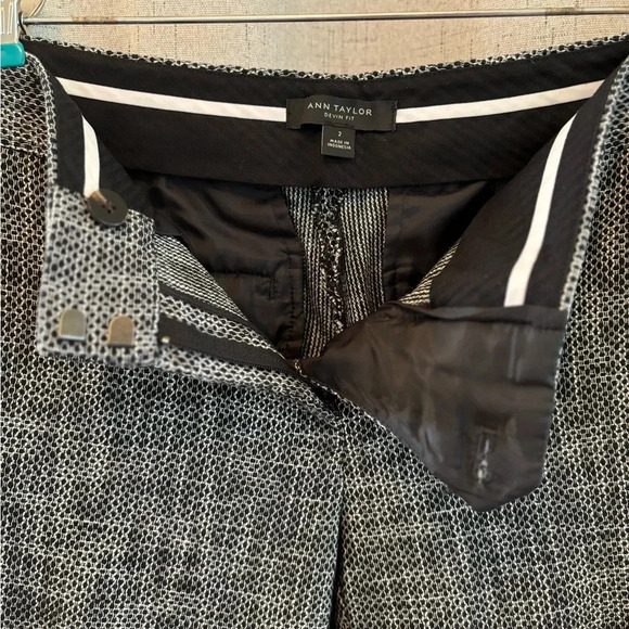 Ann Taylor Pants Size 2 Devin Fit. Black and White pattern. Winter staple pant. - Picture 5 of 7